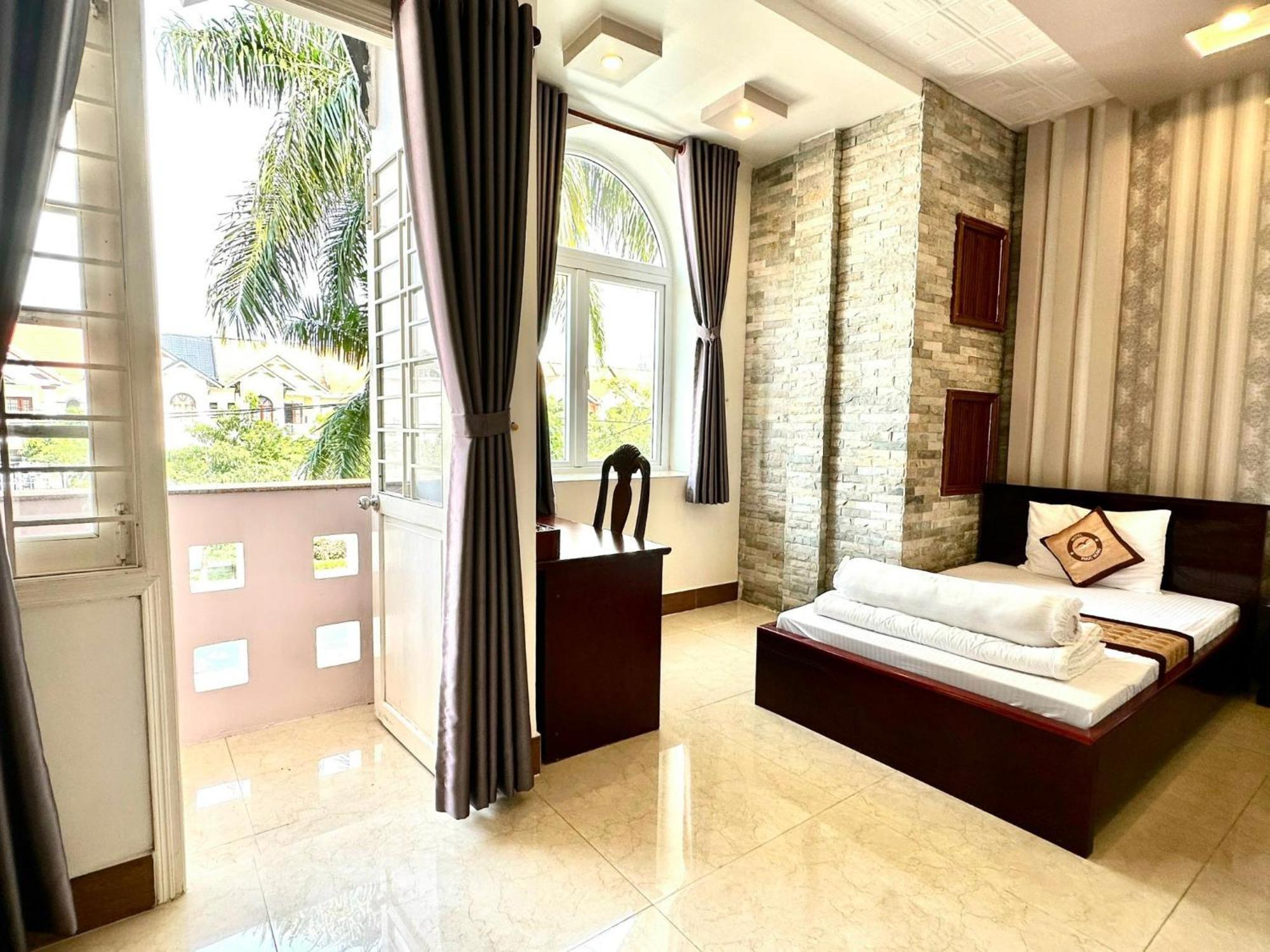 Phuc Hung Hotel Рач Джа Екстериор снимка